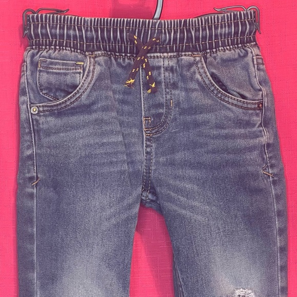 CAT & JACK DISTRESSED SKINNY JEANS SIZE 3T - Picture 2 of 7